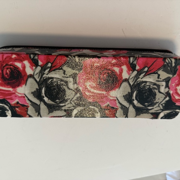 Brighton Floral Heart jewelry travel case in Black, Cream & Pink - Picture 5 of 9